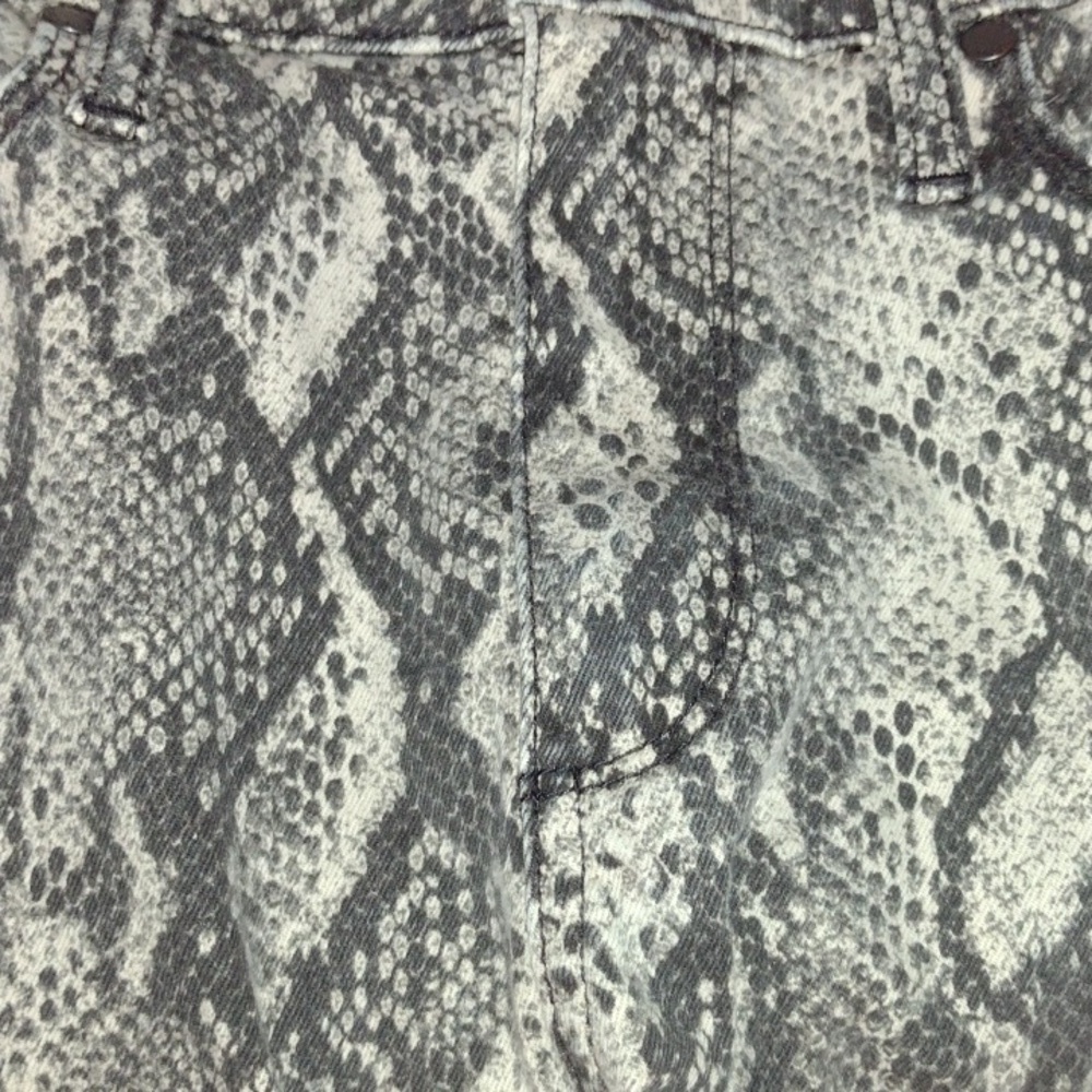 PAIGE Snakeskin hoxton slim Jeans size 29 raw him - Picture 11 of 12